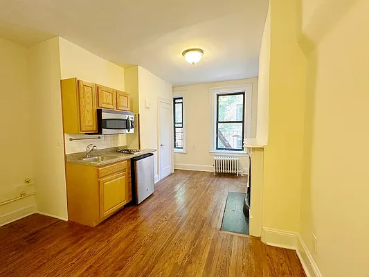 Rented by City Connections Realty | media 1