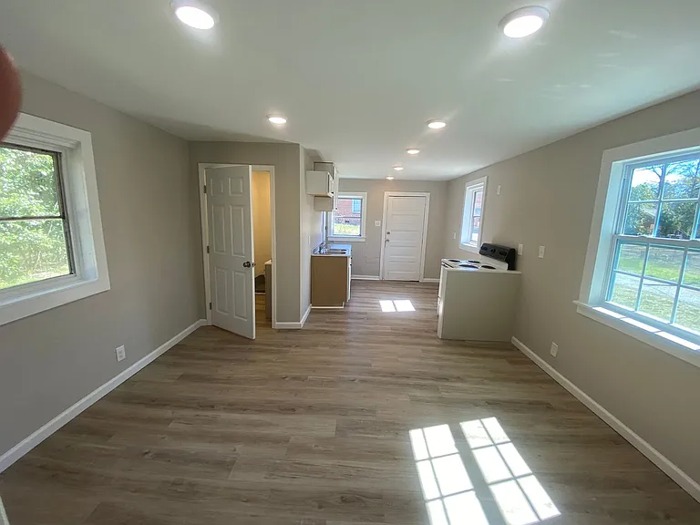 2106 S Andrews Cir — Photo 6