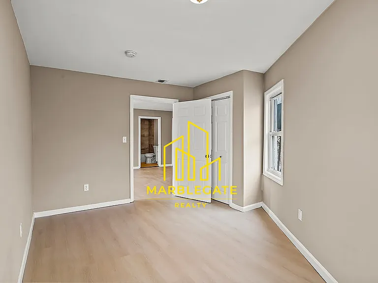 113 E Main St #22 — Photo 4