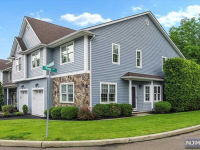 1 Dipippo Ct, Waldwick, NJ, 07463