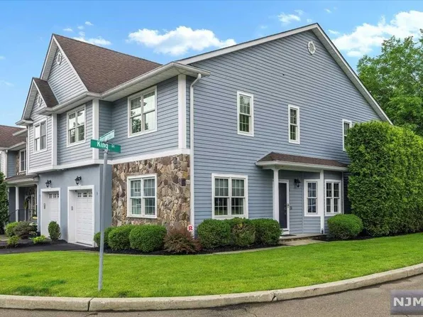1 Dipippo Ct, Waldwick, NJ 07463