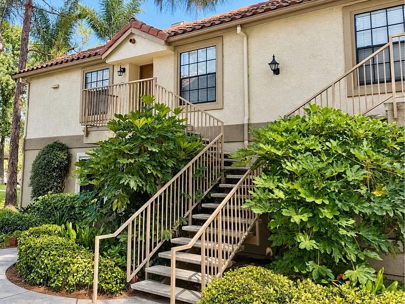 2 bed, 2.0 bath, 881 sqft, $2,750 — Photo 2