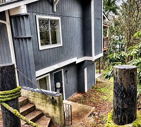 3rd image of 4610 Fir Dr NE