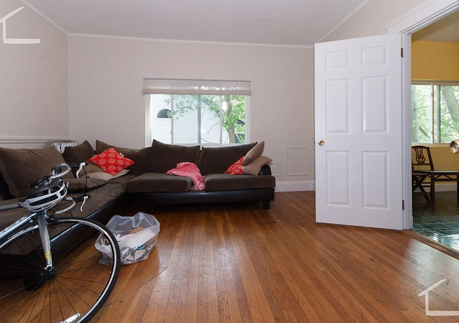 Gorgeous Brighton Townhouse ( $1000 per person!!) available 9/1/26 — Photo 4