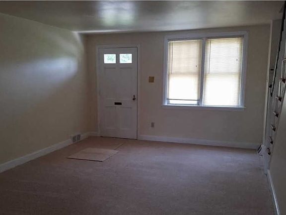 3rd image of 2526 Bond Ave
