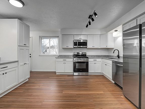 3rd image of 2920 Northglen Dr
