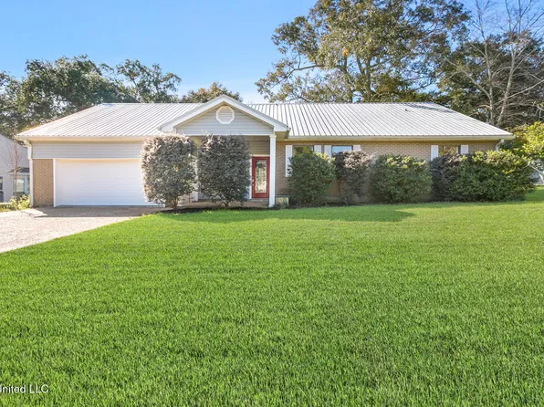 5614 Ahuawa Pl, Diamondhead, MS 39525