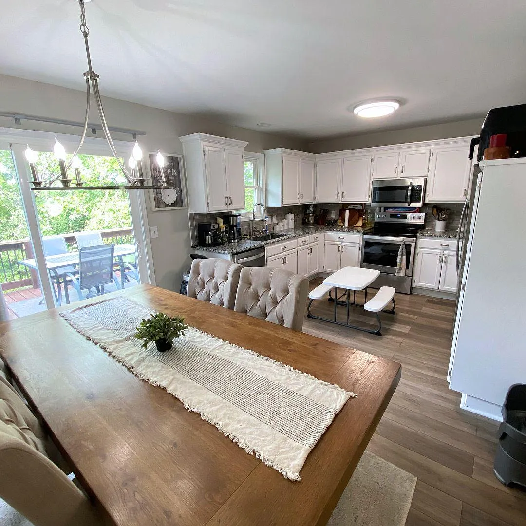 4 bed, 2850 sqft, $2,100 — Photo 3
