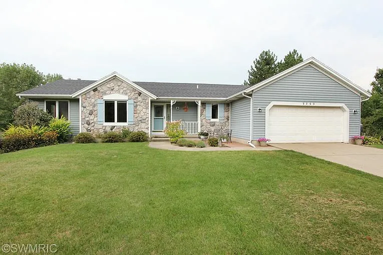 9399 Meadow Valley SE photo 1