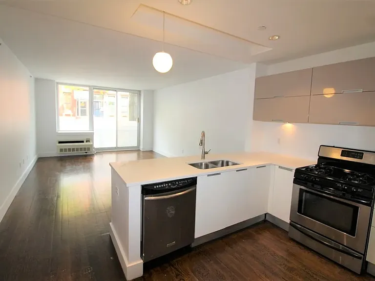 160 E 117th St #1B — Photo 2