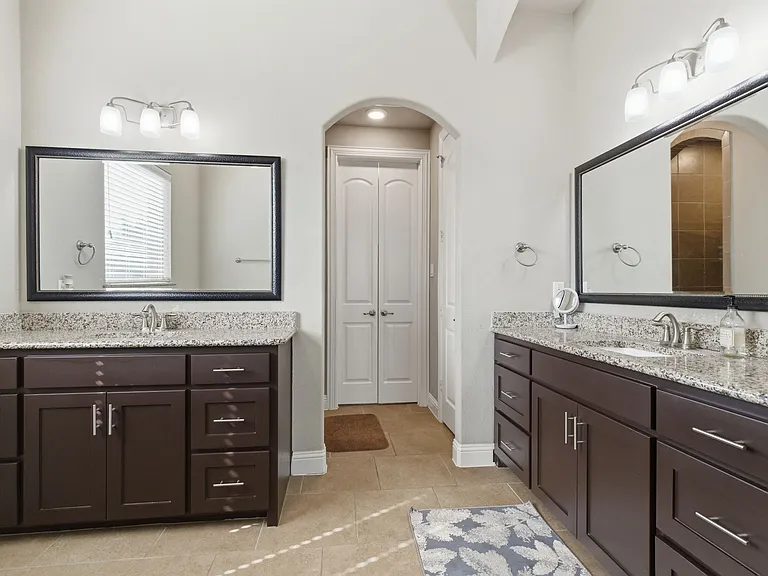 7452 Reverchon Dr — Photo 23