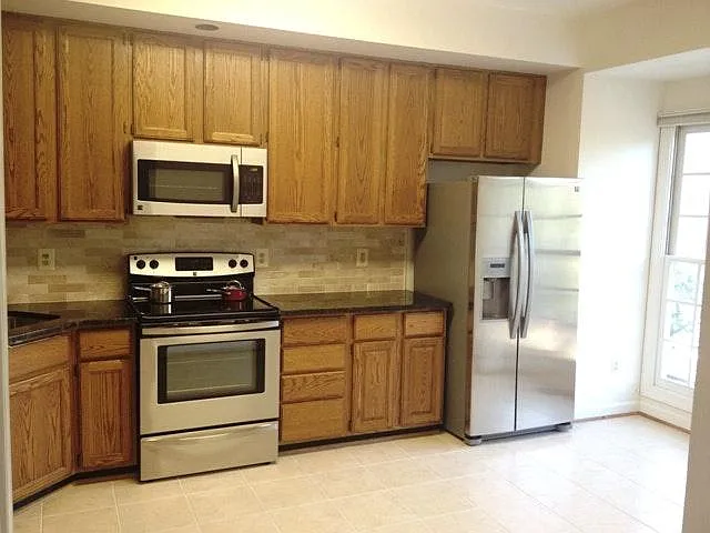 Eat-in Kitchen