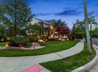 2 Colasurdo Ct, Edison, NJ 08820