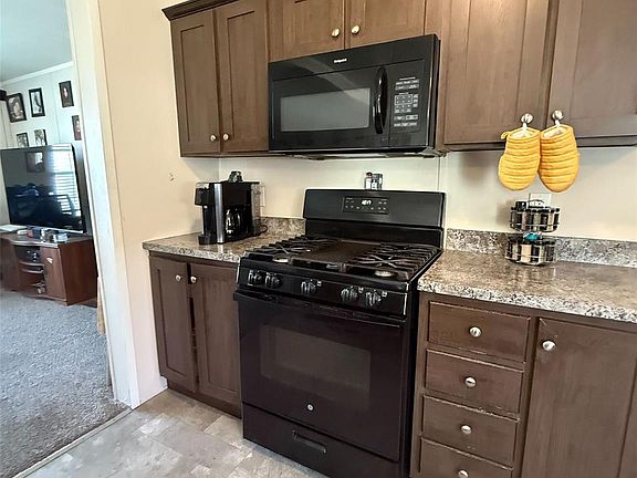 4th image of 389 Rustic Ln N