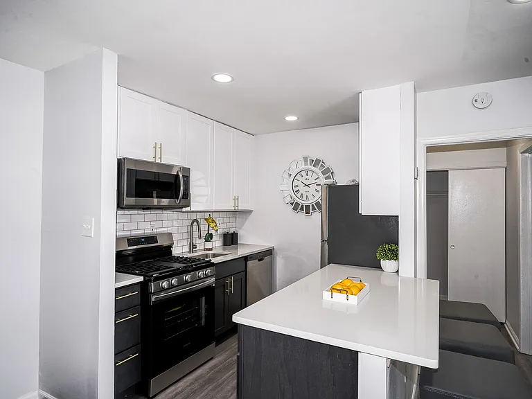 Edge at Greentree — Photo 22