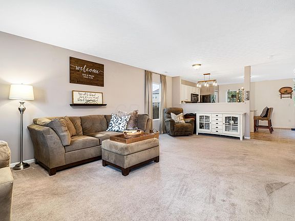 3rd image of 8204 Royal Elm Dr