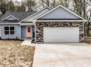 706 Hampton St, Iva, SC 29655