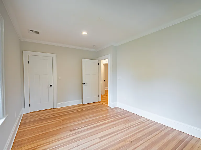 26 Glenwood Ave — Photo 15