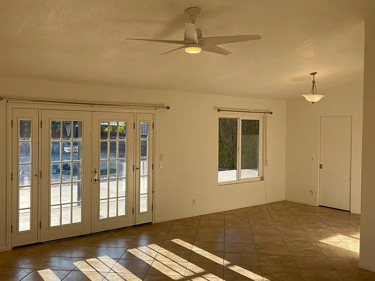 45685 Mountain View Ave — Photo 11