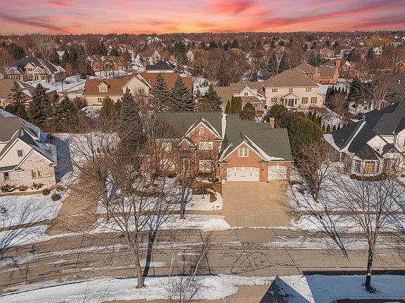 3rd image of 324 E Haddonstone Dr