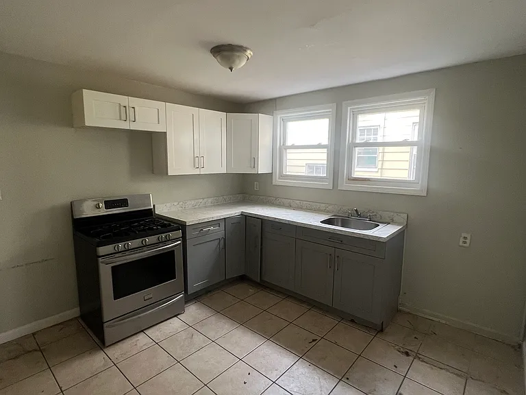 Alexander St — Photo 3