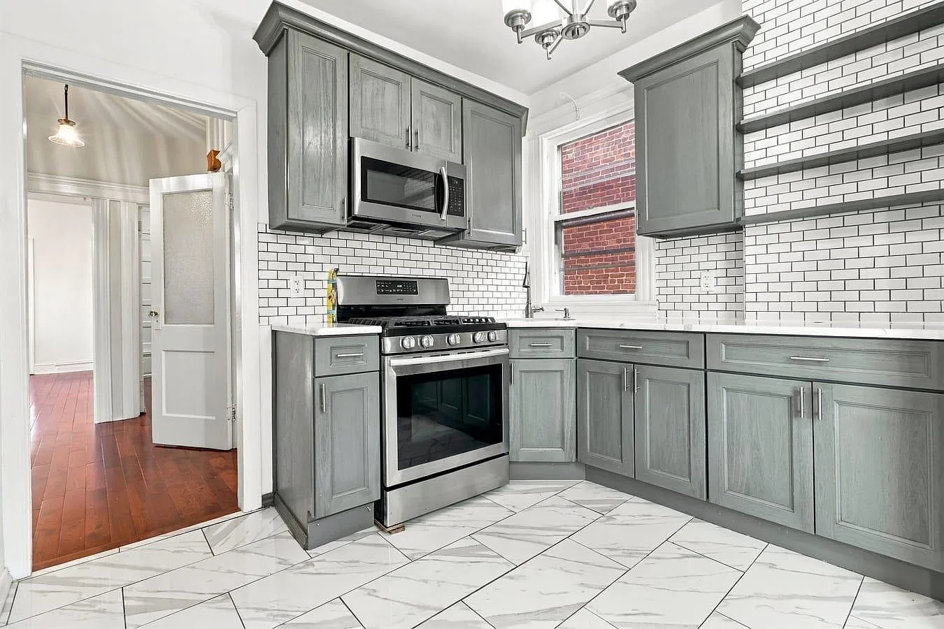 3 bed, 1.0 bath, 1200 sqft, $2,300 — Photo 1