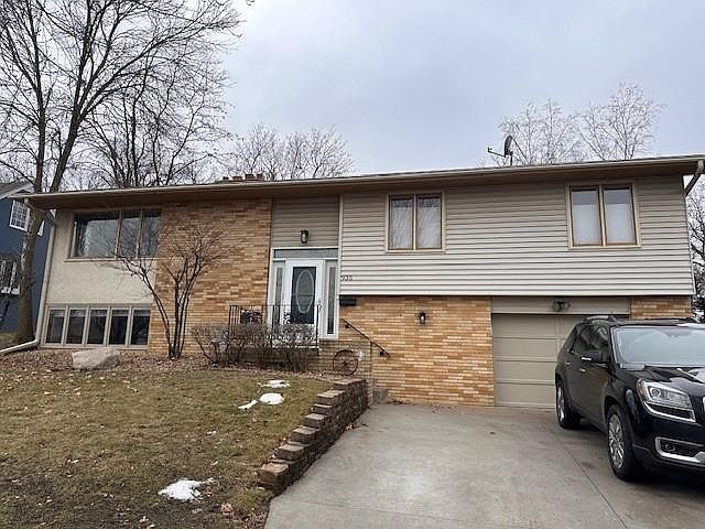 1st image of 935 Logan Ln