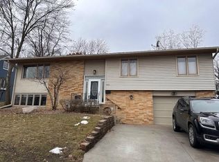 935 Logan Ln, South Saint Paul, MN 55075