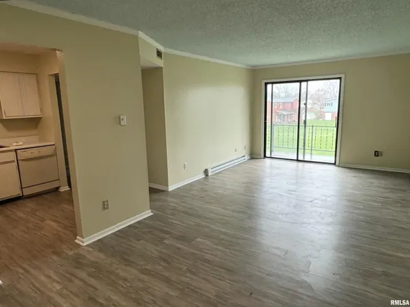 243 S Durkin Dr APT 24, Springfield, IL 62704