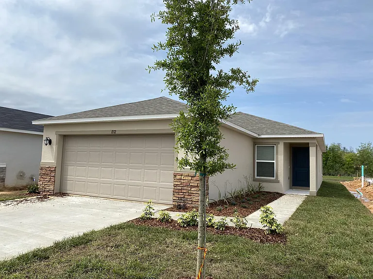 1132 Papaya Cir — Photo 1