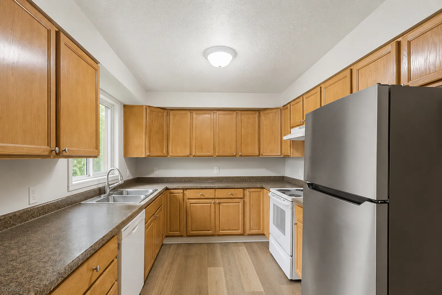 3 bed, 1120 sqft, $2,200 — Photo 1