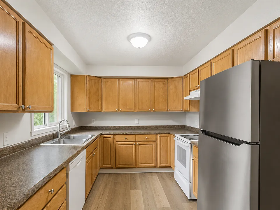 1054 W 20th Ave #4