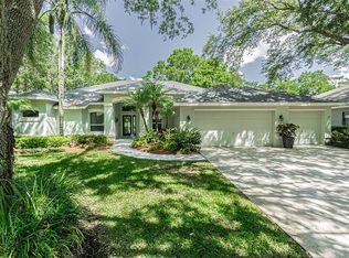 2250 Eagle Bluff Dr, Valrico, FL 33596