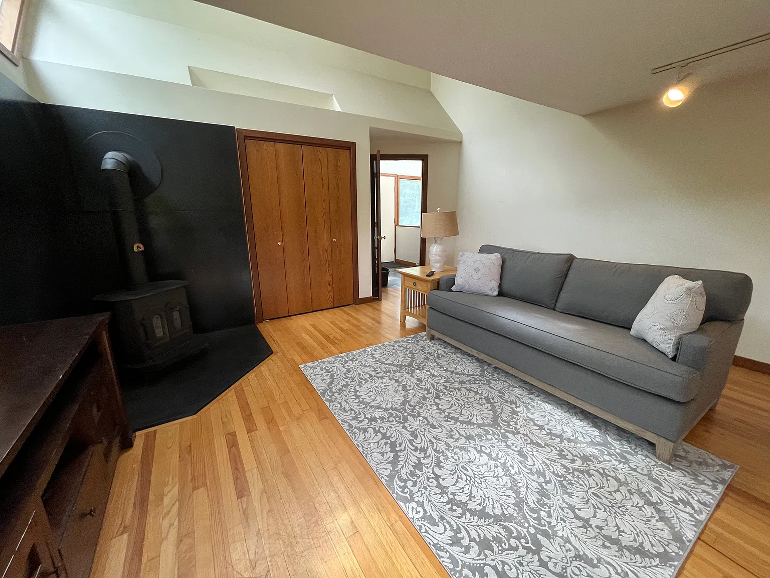 1 bed, 1000 sqft, $2,450 — Photo 4