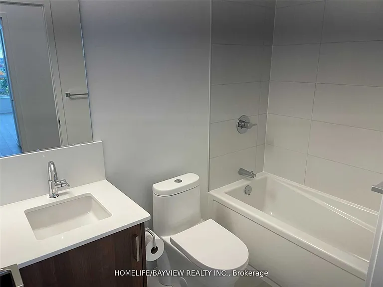681 Yonge St #514 — Photo 6