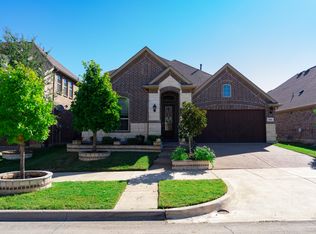504 Pineview Dr, Euless, TX 76039