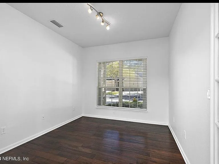 11187 Castlemain Cir W — Photo 2