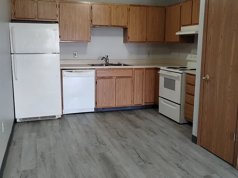 Century Estates Apartments — Photo 4