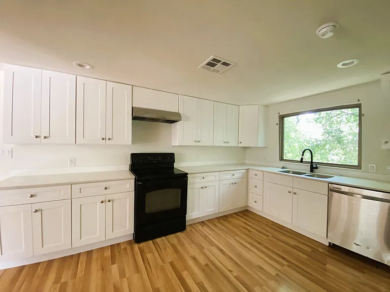 201 Harmons Way #B — Photo 10