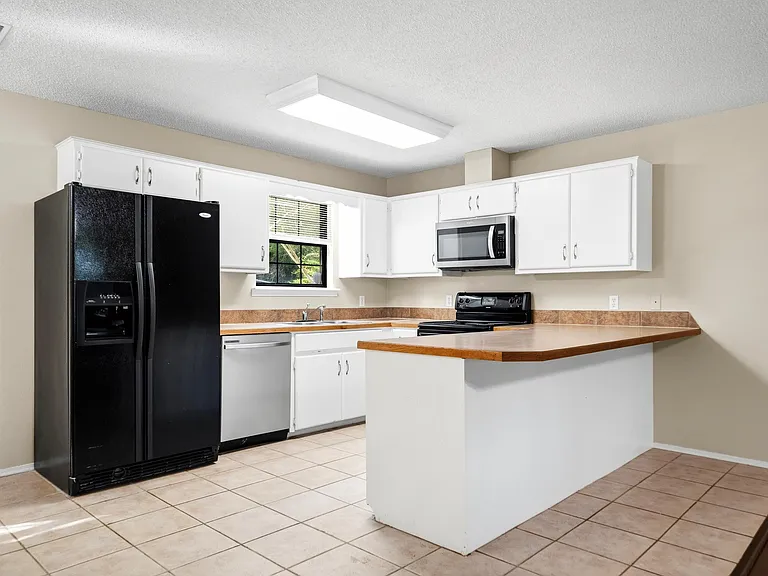 111 Jordan St — Photo 4