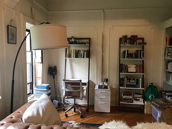 4th image of 372 Park Pl #4