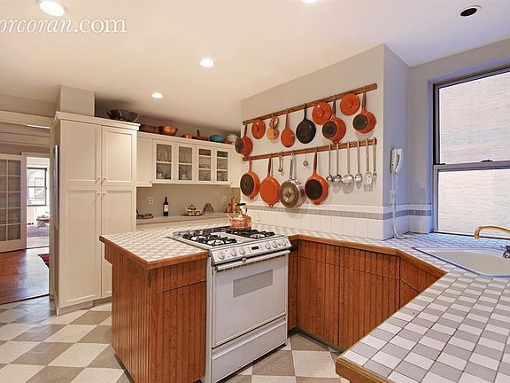 3rd image of 123 W 74th St APT 4A