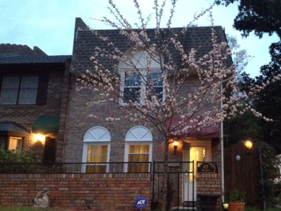 1st image of 427 Hillcrest St