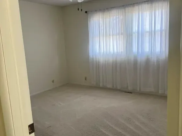 2306 Winchester Dr, Champaign, IL 61821