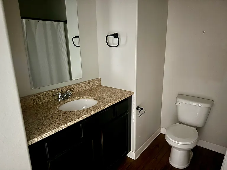 251 N Linn St — Photo 10