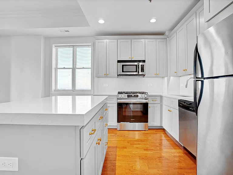 828 W Grace St #1503 — Photo 5