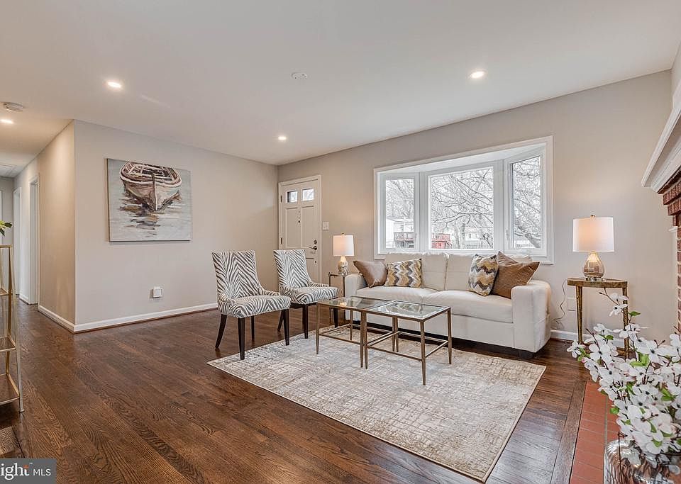 Living Area w/ Recessed Lighting
