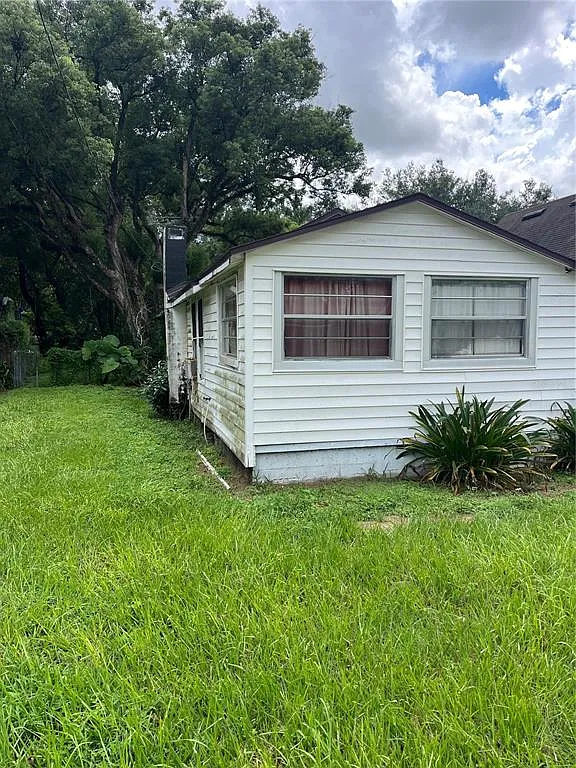 2 bed, 1.0 bath, 750 sqft, $1,600 — Photo 2