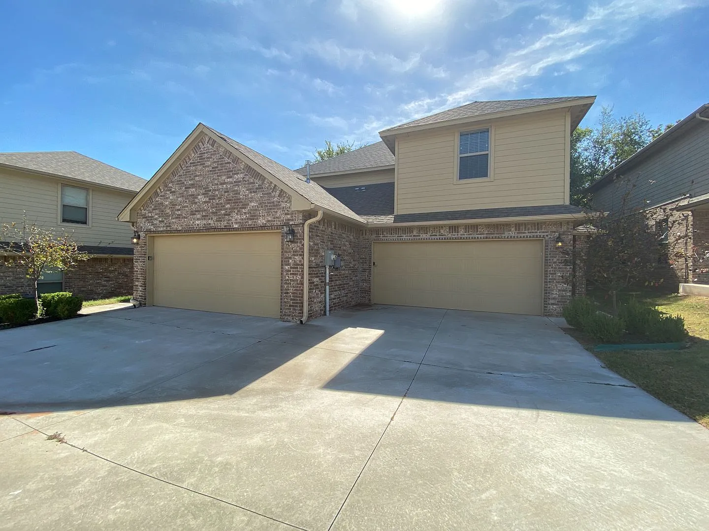3 Bedroom 2 Bath 2 Car Garage Duplex In North OKC — Photo 3