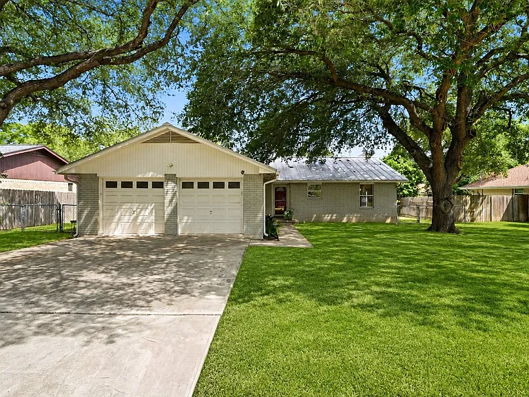 938 Lazy Trl — Photo 1